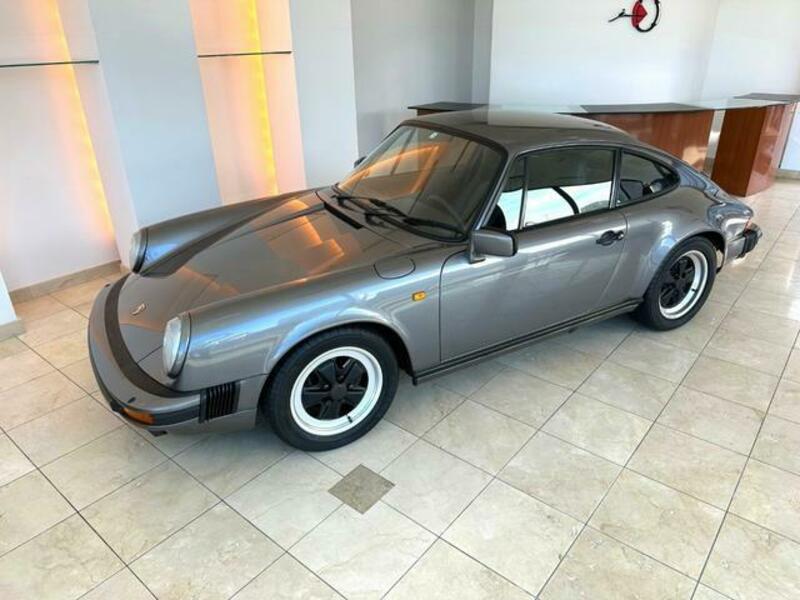 911