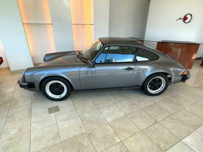 911