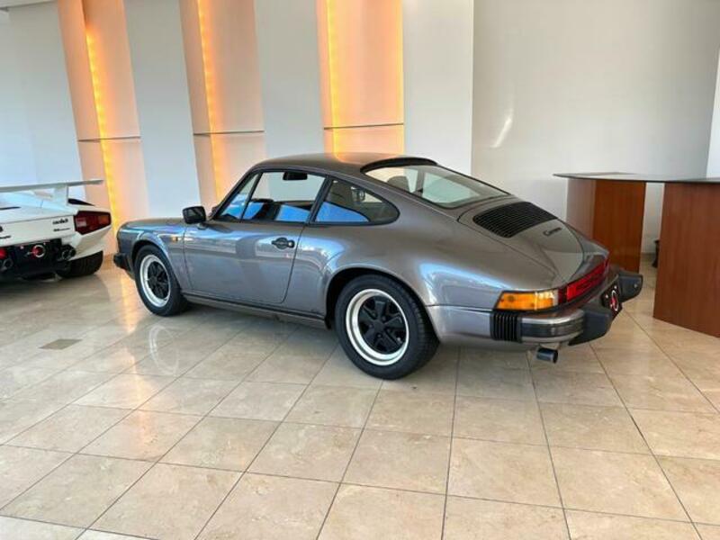911