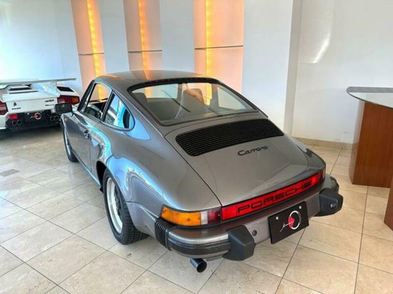 911
