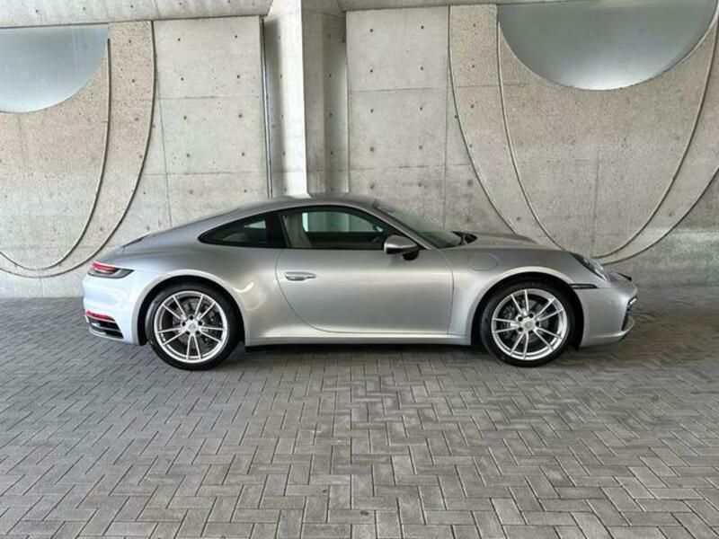 911