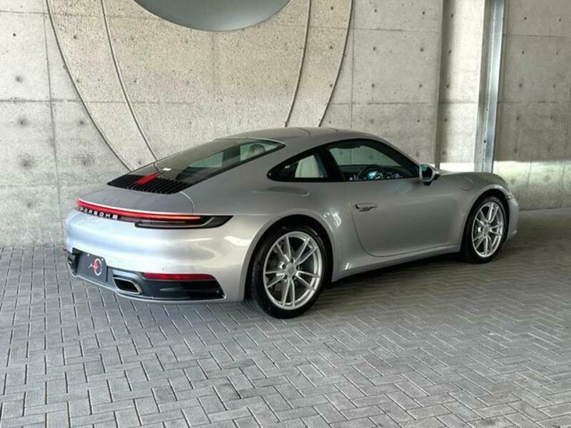 911