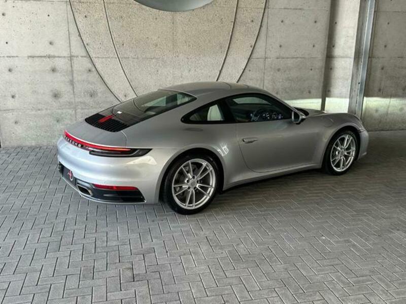 911