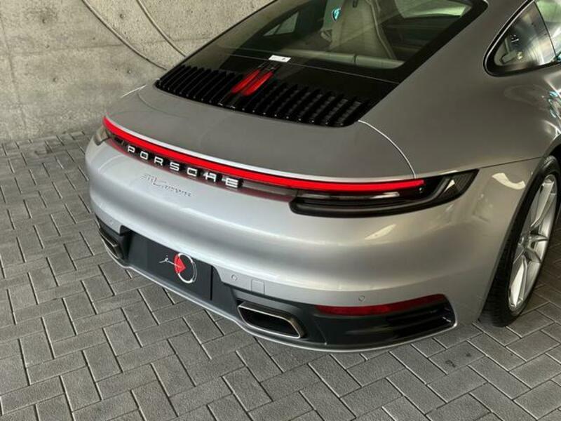911