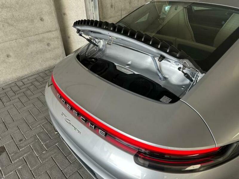 911