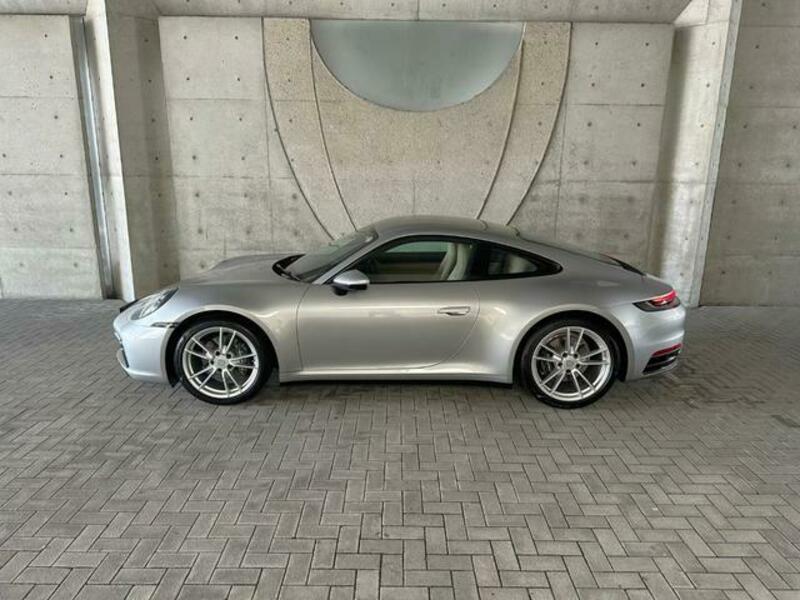 911