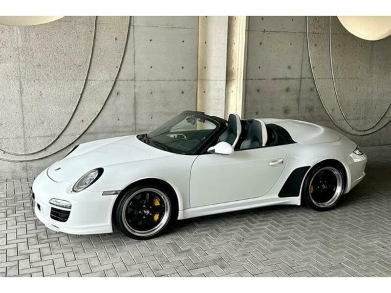 911