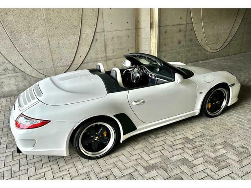 911
