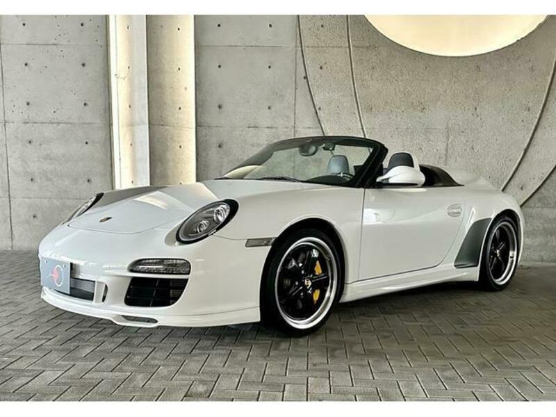 911