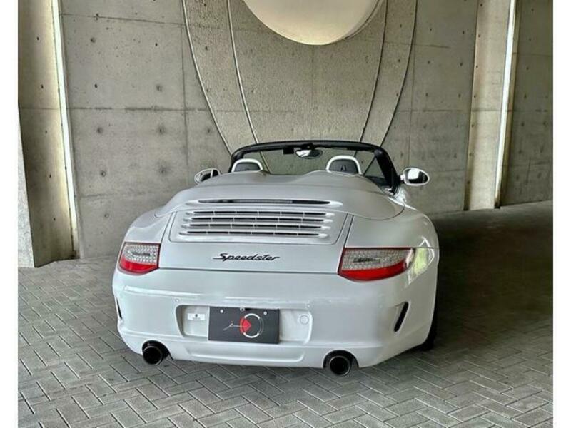 911