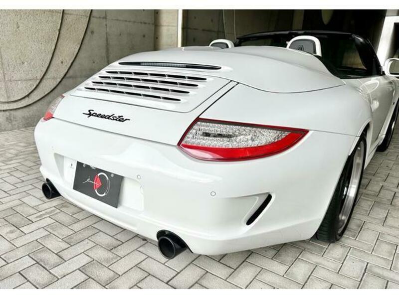 911