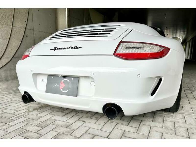 911