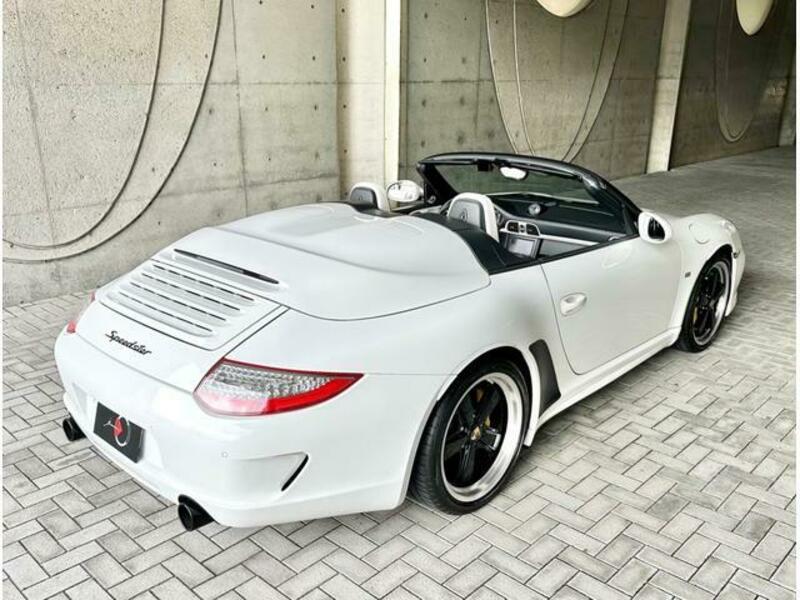 911
