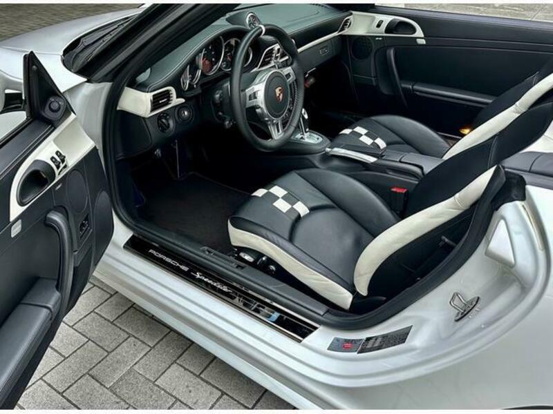 911