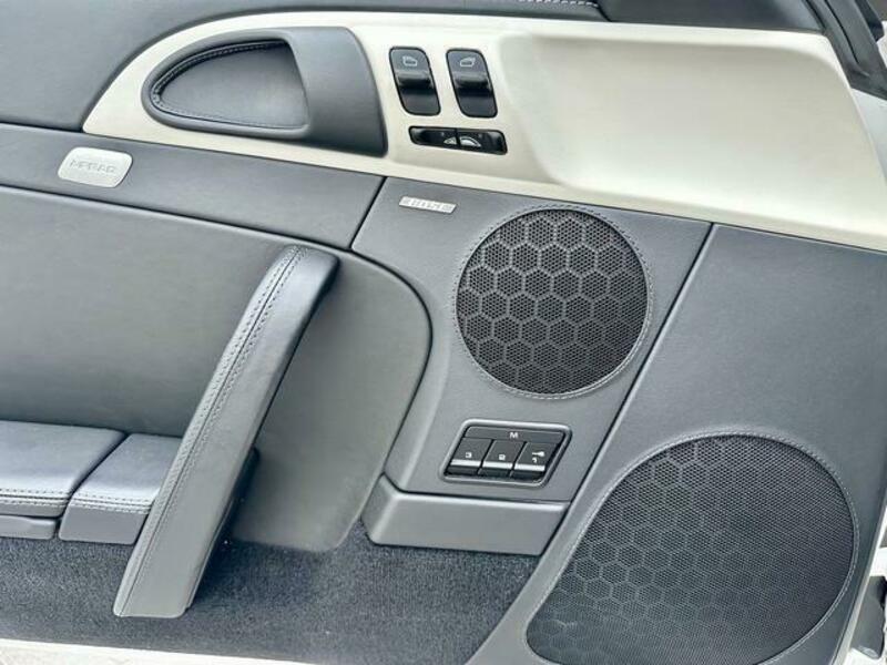 911