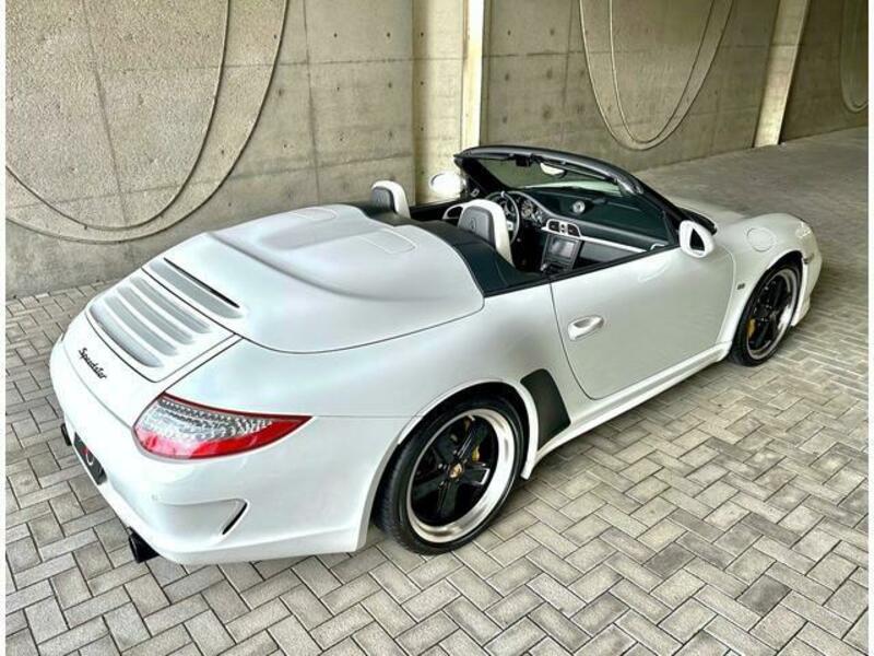 911