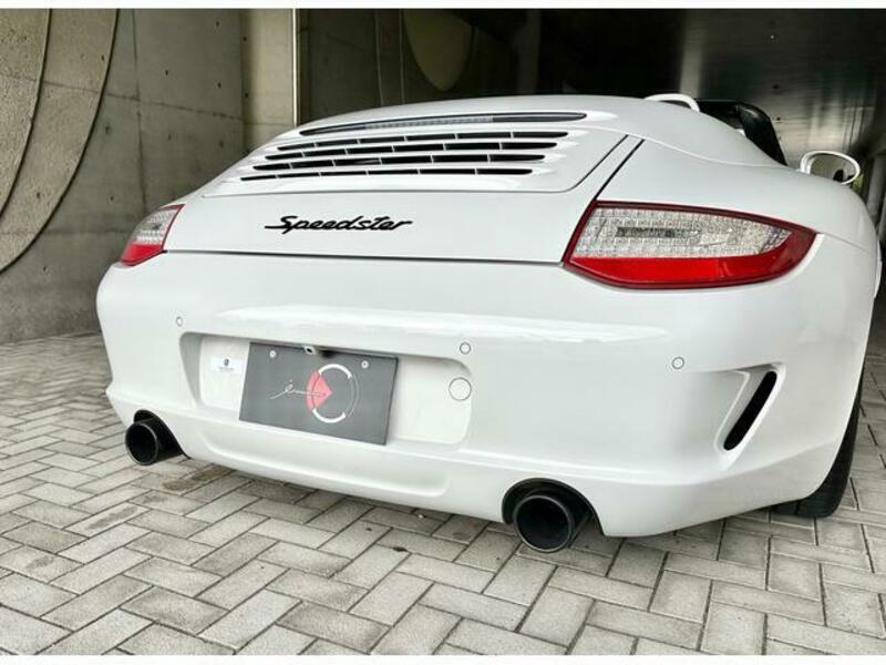 911
