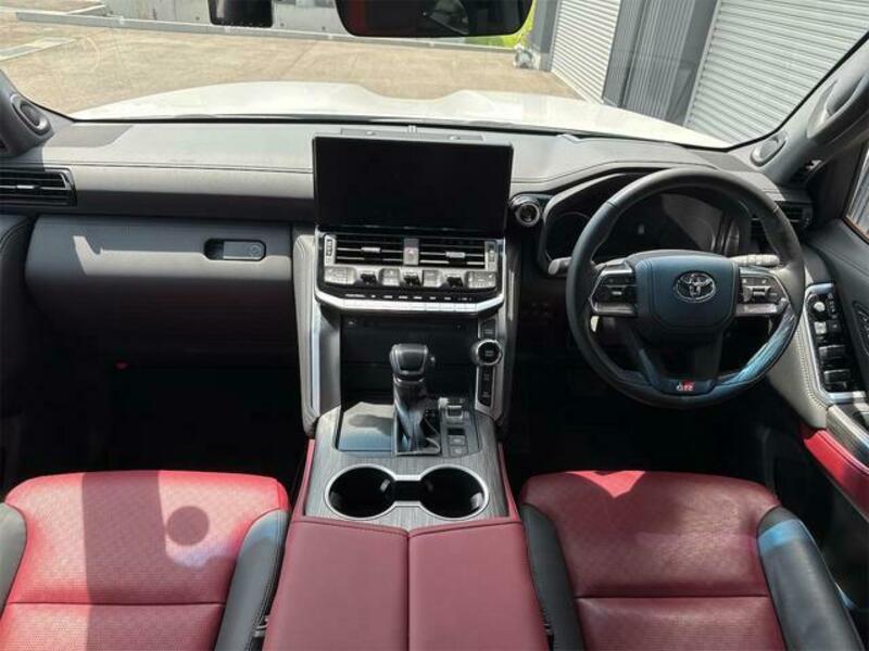 LAND CRUISER