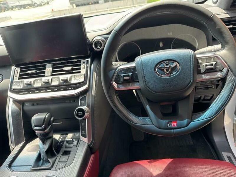 LAND CRUISER