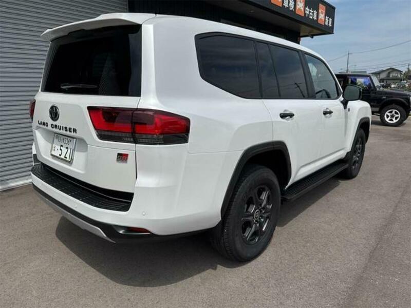 LAND CRUISER