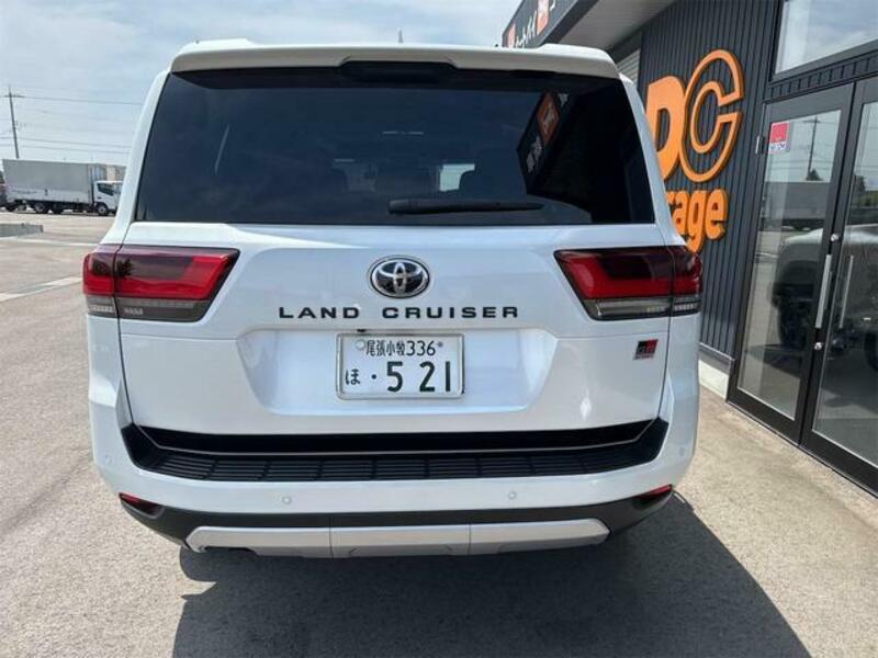 LAND CRUISER
