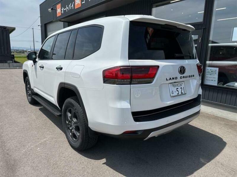 LAND CRUISER