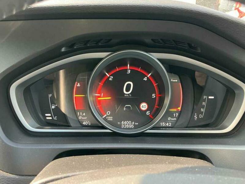 V40