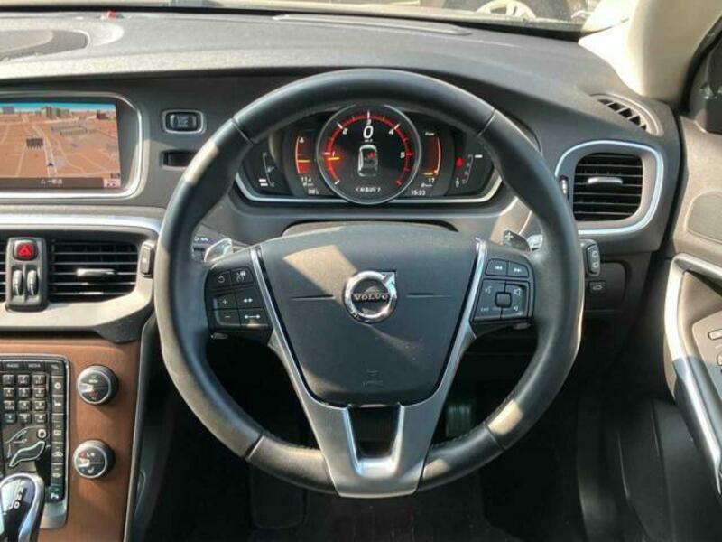 V40
