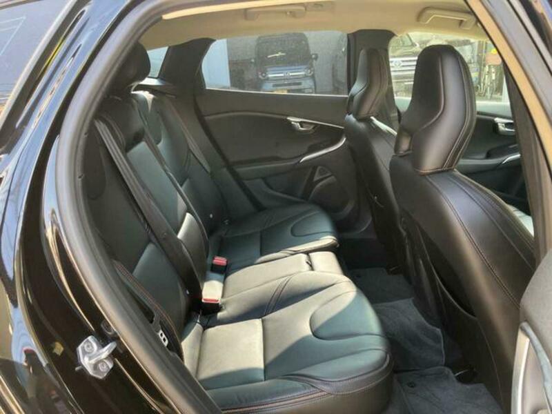 V40