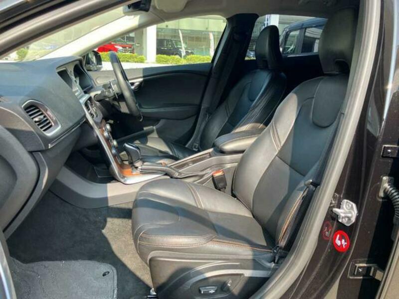 V40