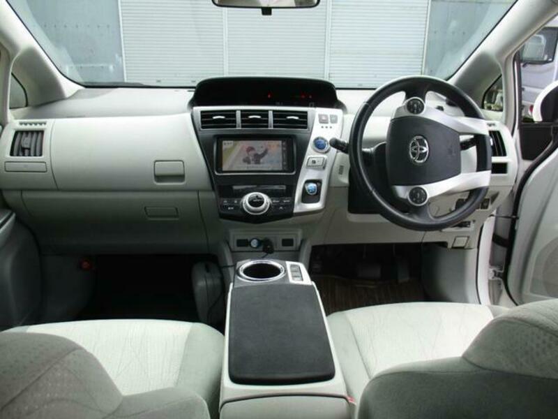 PRIUS ALPHA