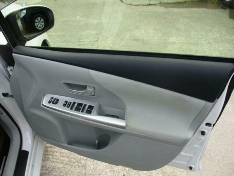 PRIUS ALPHA