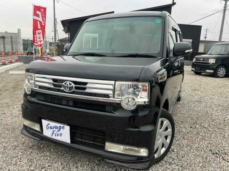 TOYOTA PIXIS SPACE
