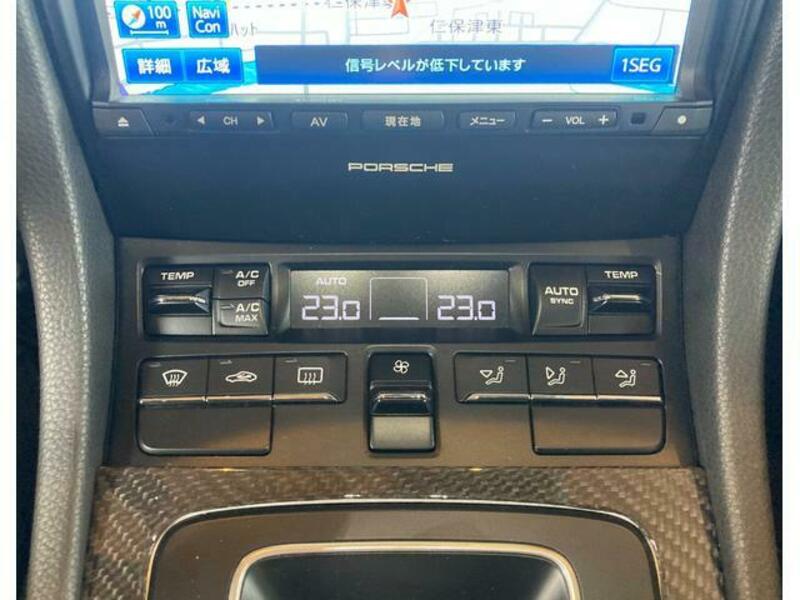 911
