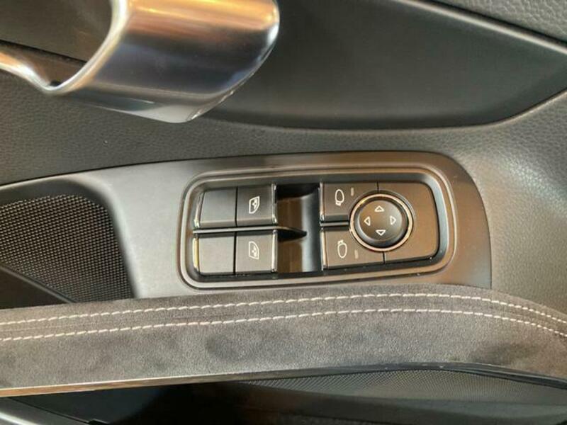 911