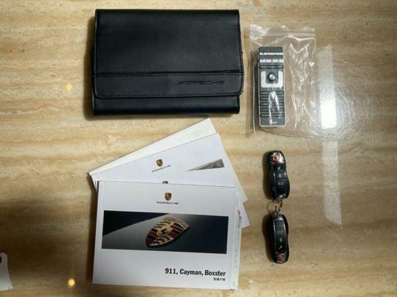 911