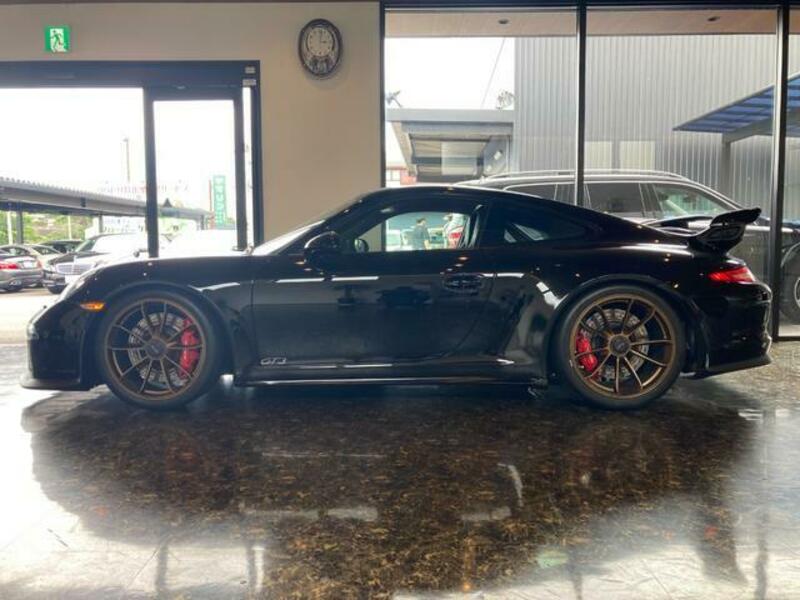 911