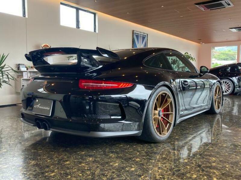 911