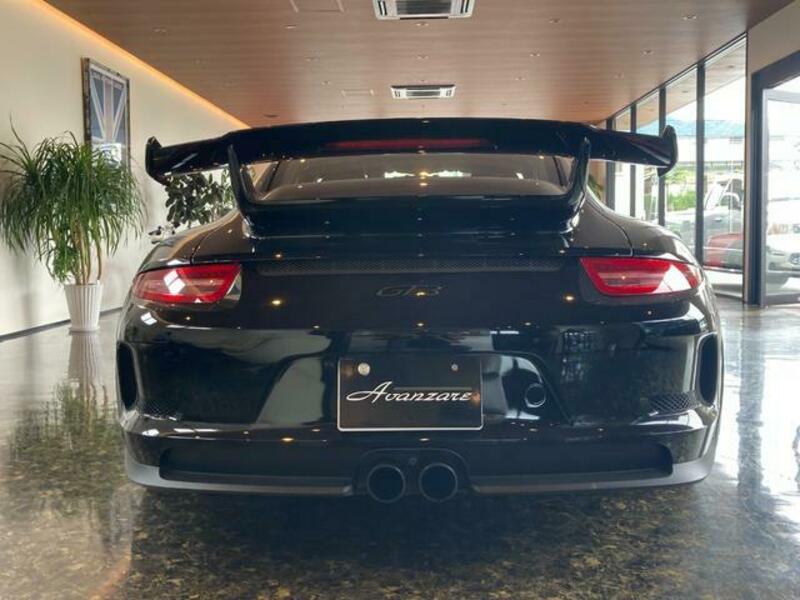 911