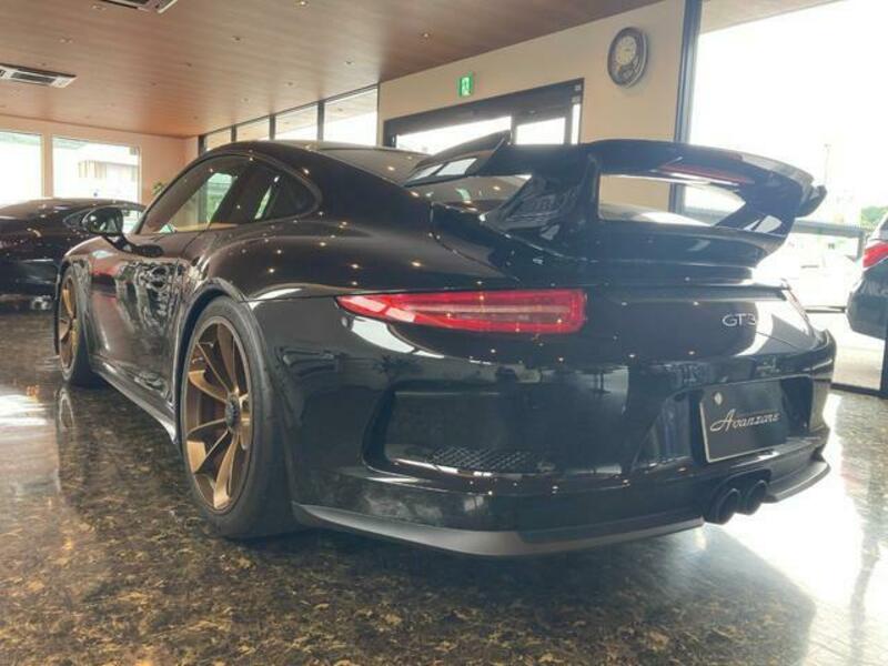 911