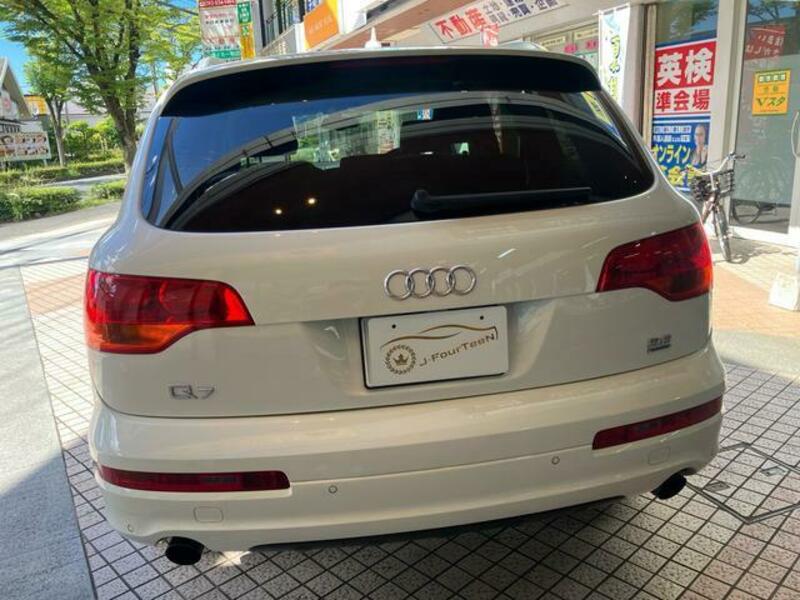 Q7