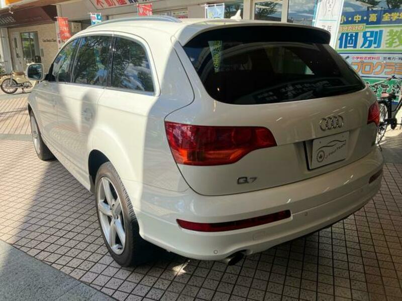 Q7