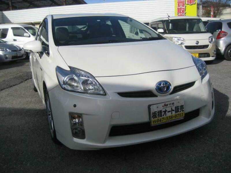 TOYOTA PRIUS