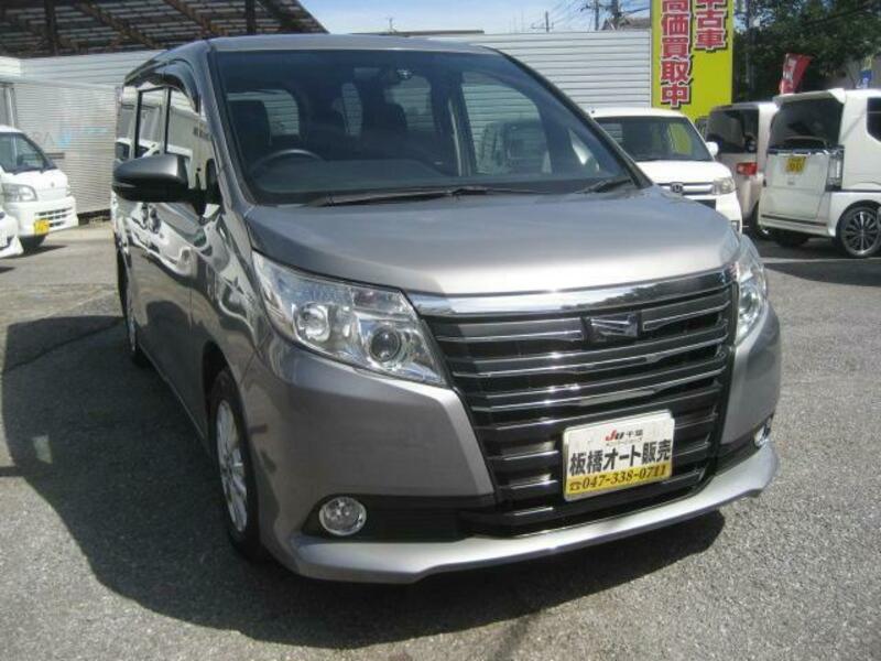 TOYOTA NOAH