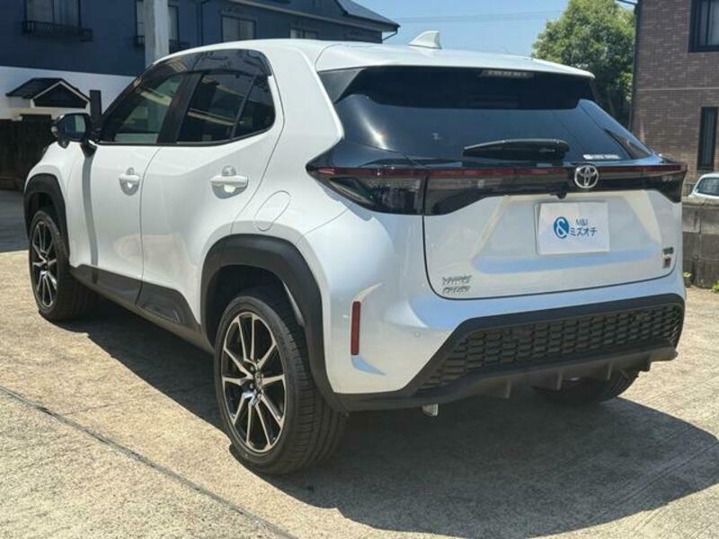 YARIS CROSS