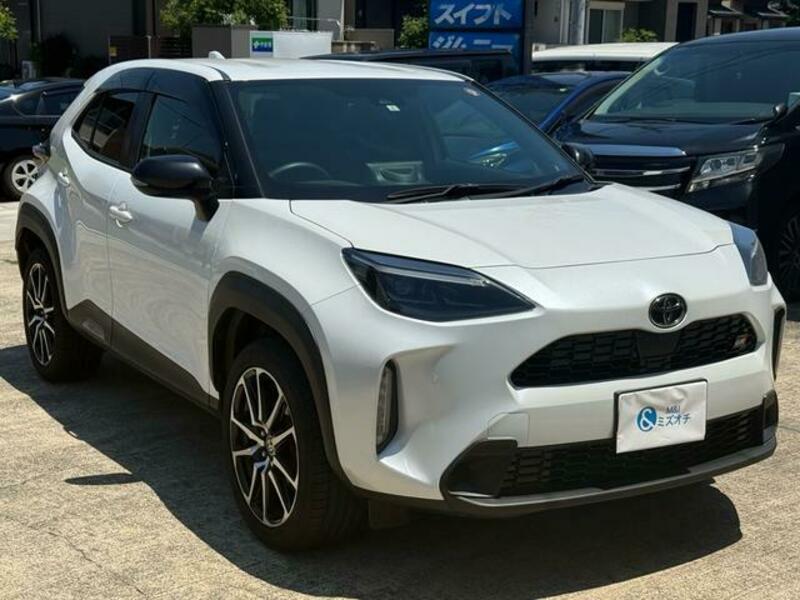YARIS CROSS