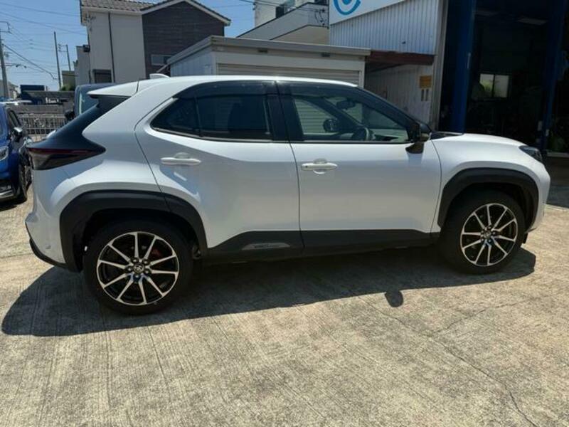 YARIS CROSS
