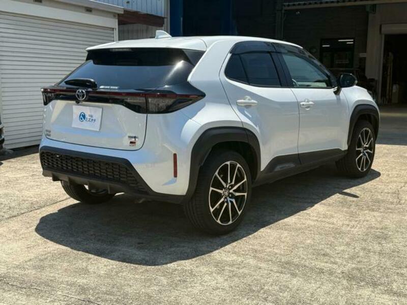 YARIS CROSS