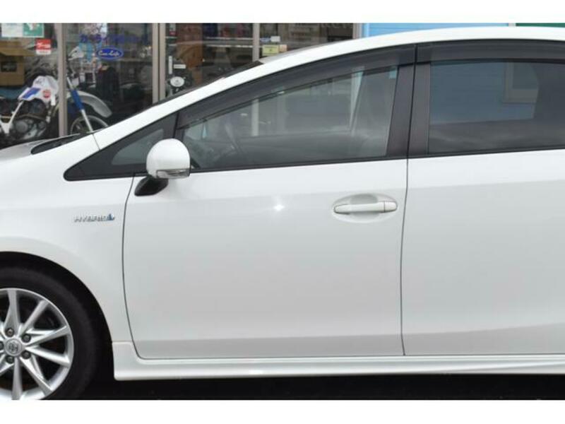 PRIUS ALPHA