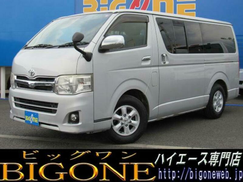 TOYOTA HIACE VAN
